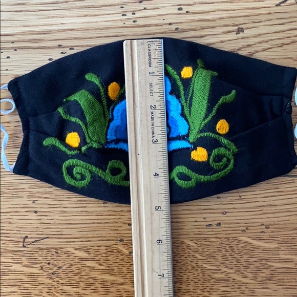 Face mask | Flowers | Artisan | Embroidered - Picture 3 of 5
